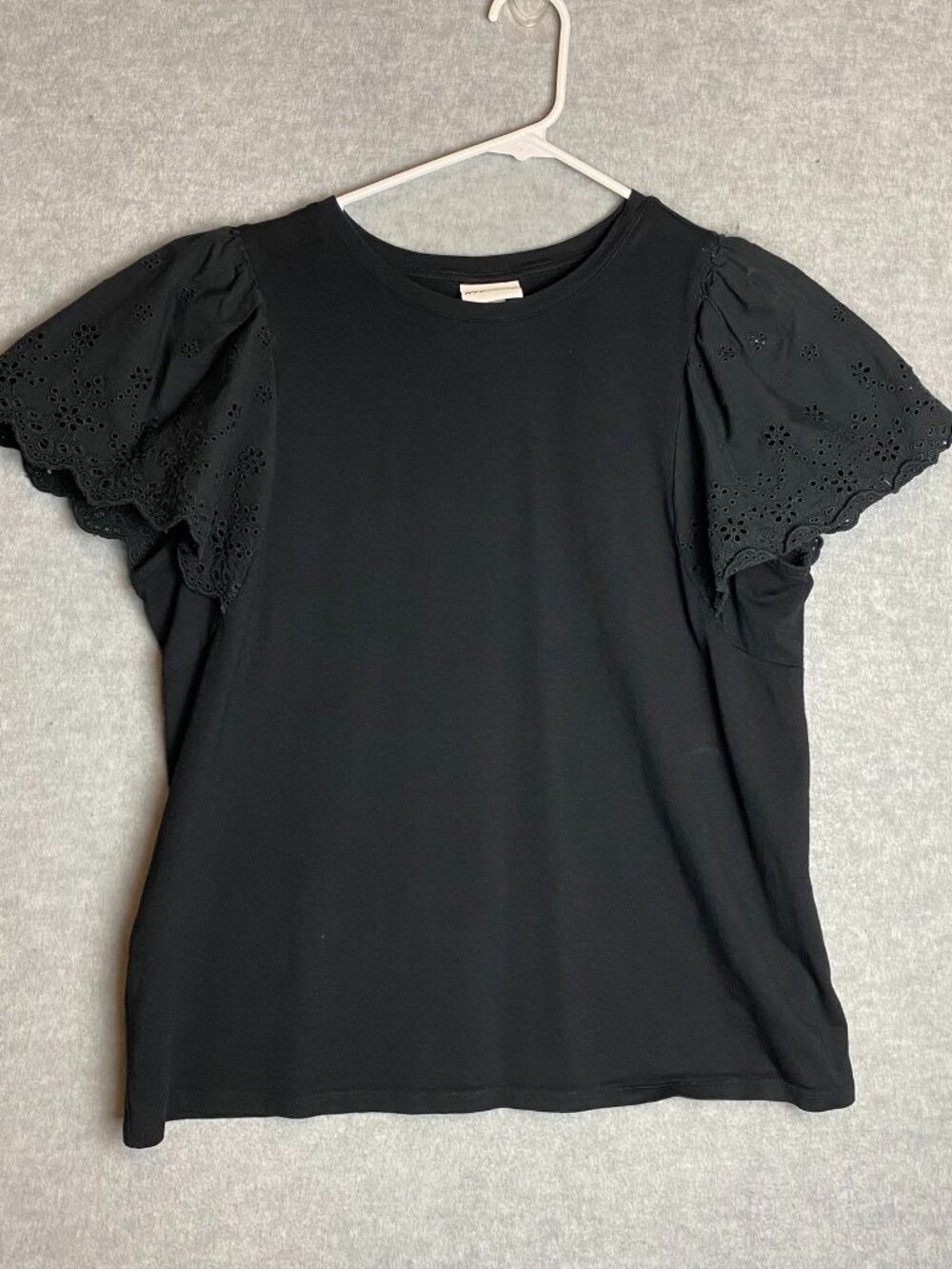 Ava & Viv Black Top with Eyelet Sleeve Detail – Women’s Size XL